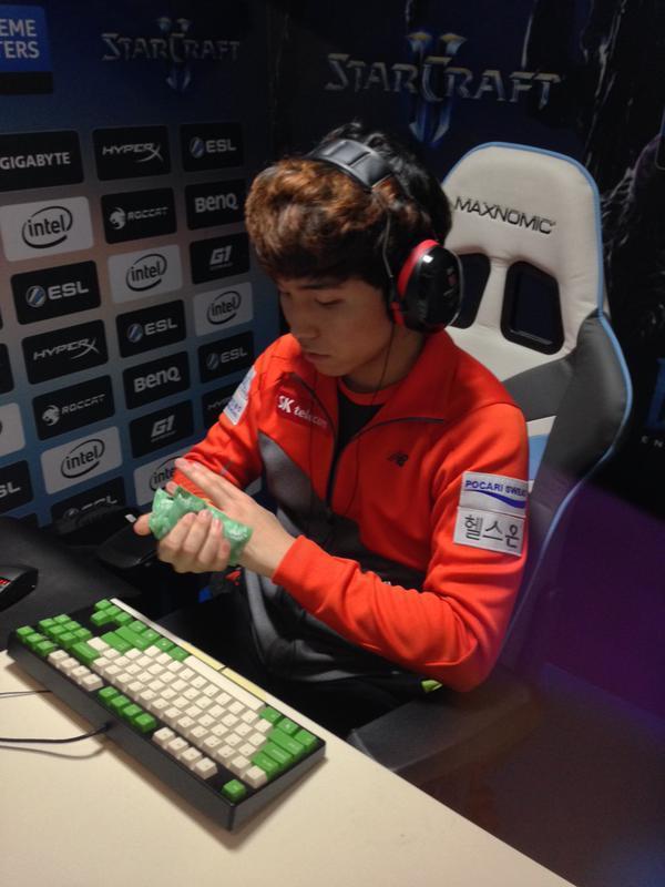 LPL季后赛明日首发：haichao中路迎战Rookie